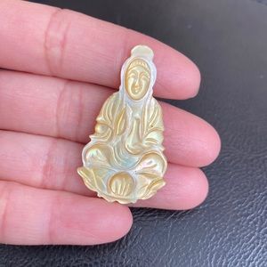Shell Pearl Carving Kwan/Quan Yin Female Buddha Gold Loose Pendant